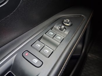 Peugeot 5008 GT 1.6 PureTech 133 kW full