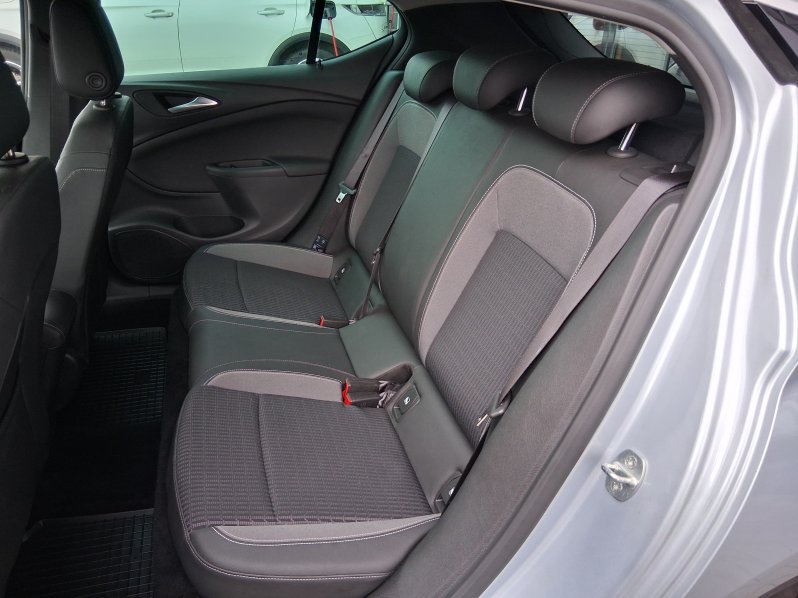 Opel Astra ELEGANCE 1.2 TURBO 107 kW full