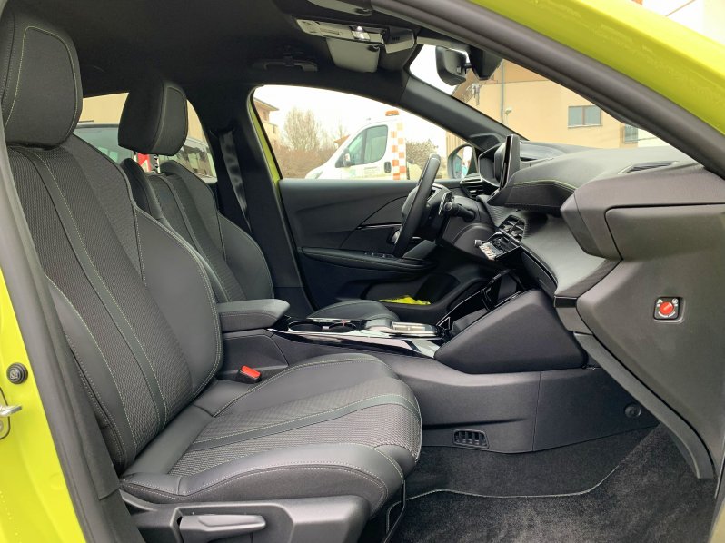 Peugeot 208 GT 1.2 Hybrid 74kW AT full