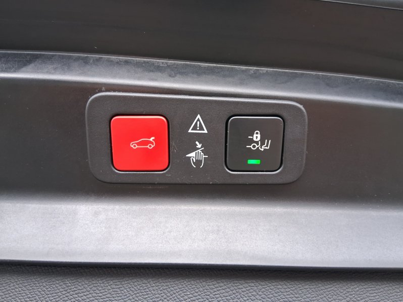 Peugeot 5008 GT 1.6 PureTech 133 kW full