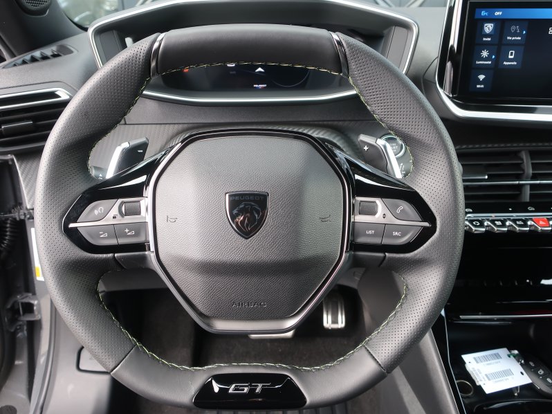 Peugeot 2008 GT Hybrid 136 e-DCS6 full