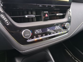 Toyota Corolla COM. TECH STYLE 1.8 Hyb.103 kW full