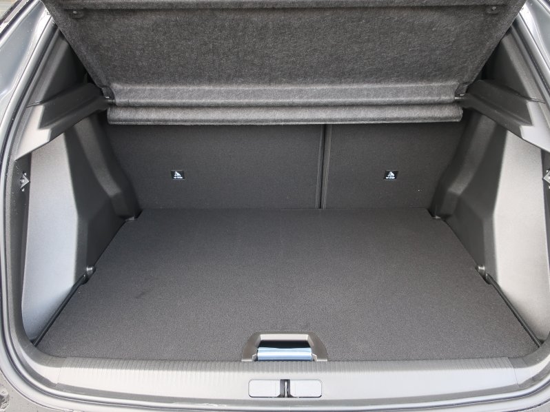 Peugeot 2008 GT Hybrid 136 e-DCS6 full