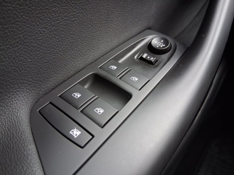 Opel Astra ELEGANCE 1.2 TURBO 107 kW full