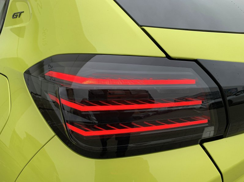 Peugeot 208 GT 1.2 Hybrid 74kW AT full