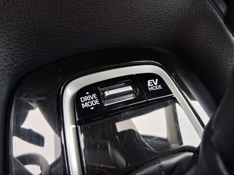 Toyota Corolla COM. TECH STYLE 1.8 Hyb.103 kW full