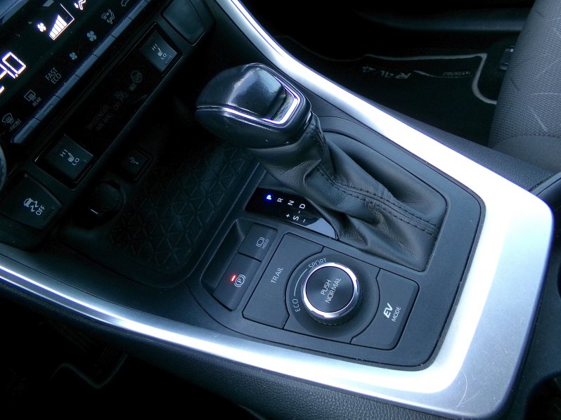 Toyota RAV4 COMFORT 2,5 HEV 4×4 163kW AT full