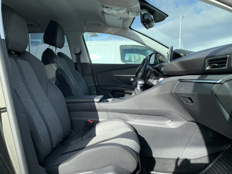 Peugeot 3008 ALLURE 2.0 BlueHDi 110kW MAN6 full