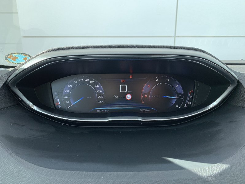 Peugeot 3008 ALLURE 2.0 BlueHDi 110kW MAN6 full