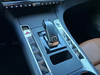 DS Automobiles DS7 CROSSBACK RIVOLI 1.6 E-TENSE 4×4 221 kW full