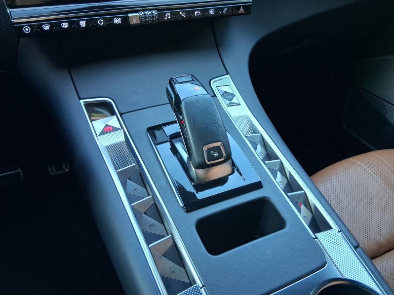 DS Automobiles DS7 CROSSBACK RIVOLI 1.6 E-TENSE 4×4 221 kW full