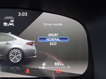 Toyota Corolla COM. TECH STYLE 1.8 Hyb.103 kW full