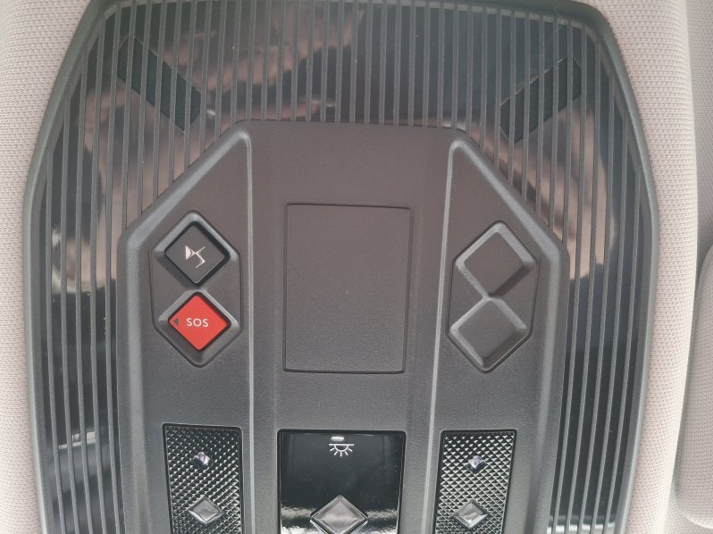 DS Automobiles DS4 N°4 JULES VERNE HYBRID 145 full