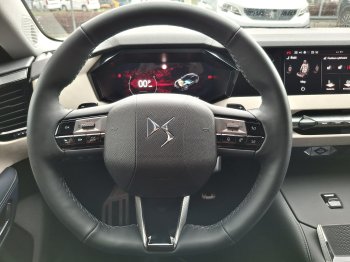 DS Automobiles DS4 N°4 JULES VERNE HYBRID 145 full
