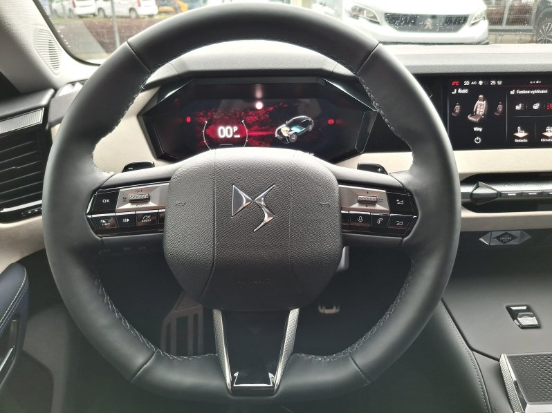 DS Automobiles DS4 N°4 JULES VERNE HYBRID 145 full